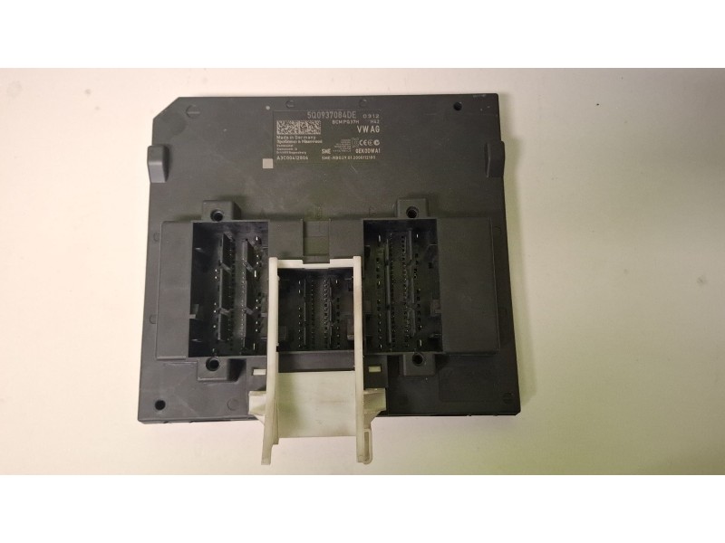 Recambio de modulo electronico para seat leon sportstourer referencia OEM IAM 5Q0937084DE  