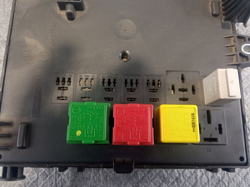 Recambio de caja reles / fusibles para opel vectra referencia OEM IAM 13112914-460023260  