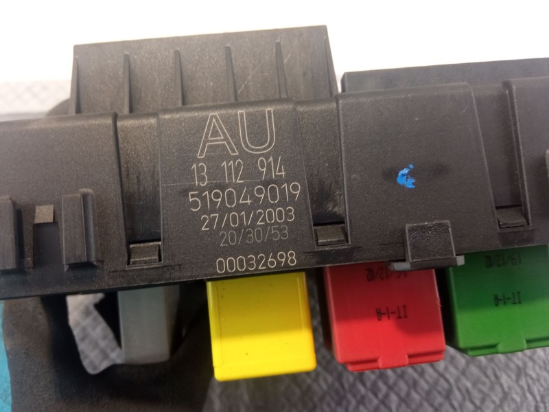 Recambio de caja reles / fusibles para opel vectra referencia OEM IAM 13112914-460023260  