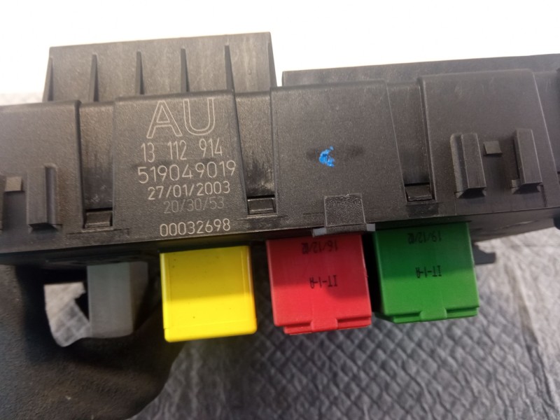 Recambio de caja reles / fusibles para opel vectra referencia OEM IAM 13112914-460023260  