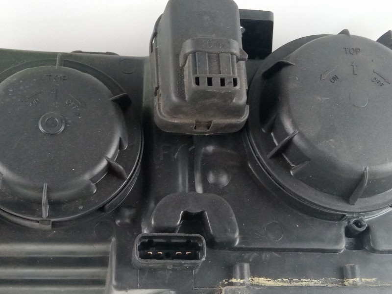 Recambio de faro derecho para renault laguna referencia OEM IAM   