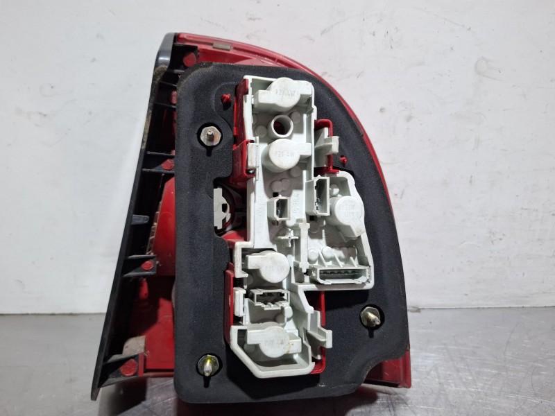 Recambio de piloto trasero izquierdo para volkswagen passat referencia OEM IAM 3B5945095  