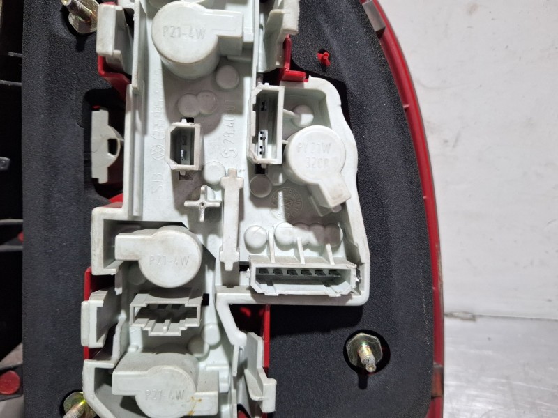 Recambio de piloto trasero izquierdo para volkswagen passat referencia OEM IAM 3B5945095  