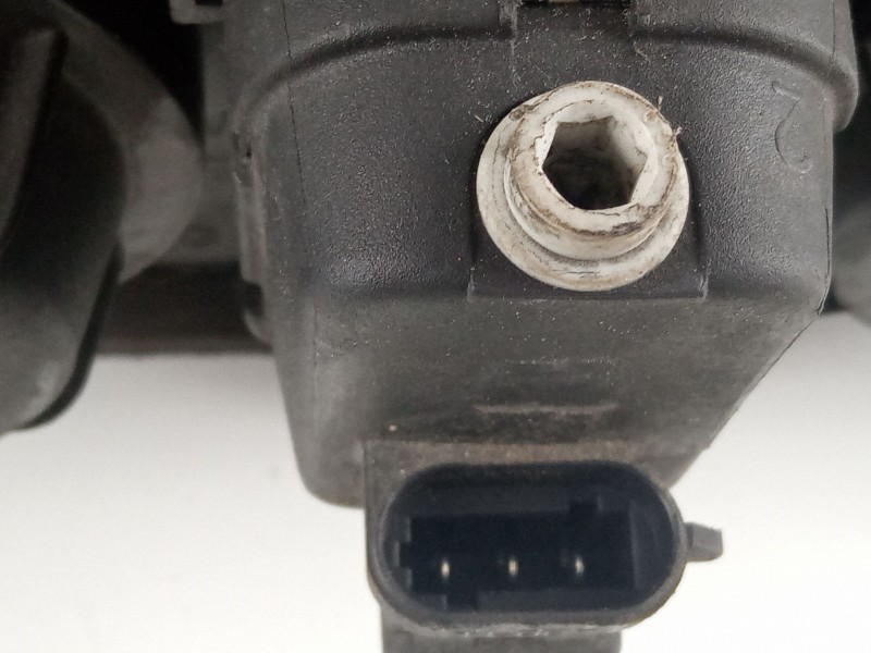 Recambio de faro izquierdo para renault laguna referencia OEM IAM   