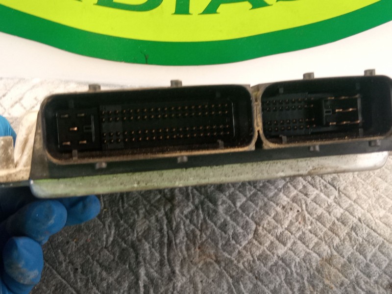 Recambio de centralita motor para volkswagen golf referencia OEM IAM 0281010662038906019FF  