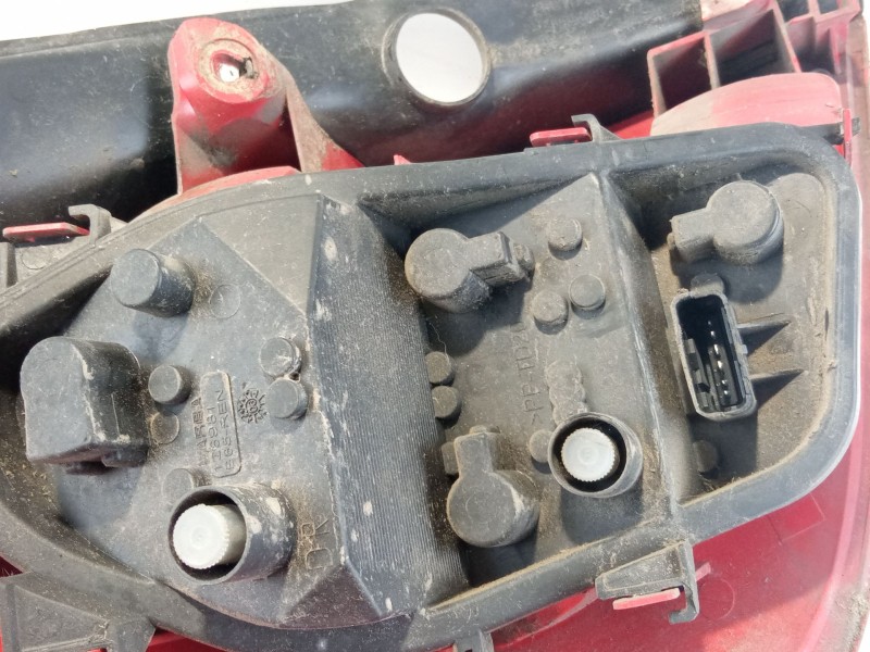 Recambio de piloto trasero derecho para renault clio referencia OEM IAM   