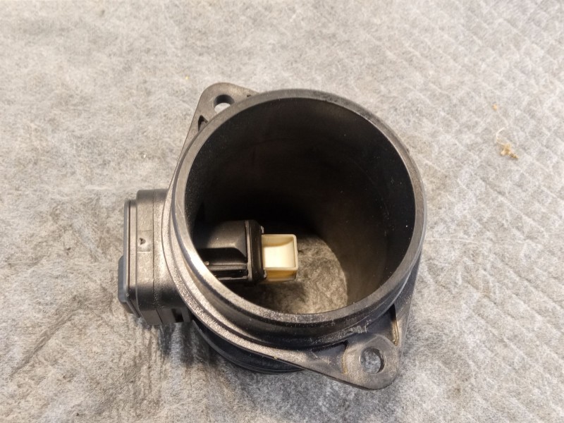 Recambio de caudalimetro para dacia sandero referencia OEM IAM 8200682558  