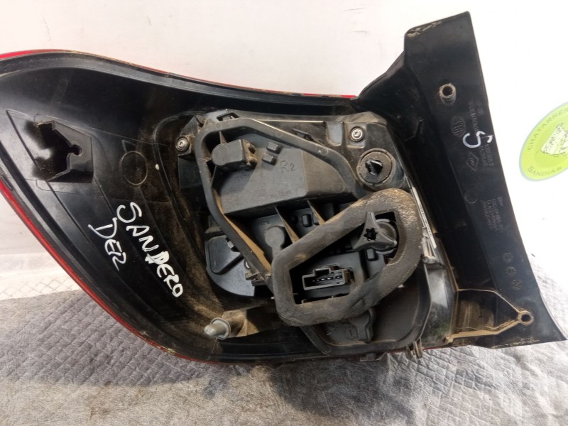 Recambio de piloto trasero derecho para dacia sandero referencia OEM IAM 62421302  