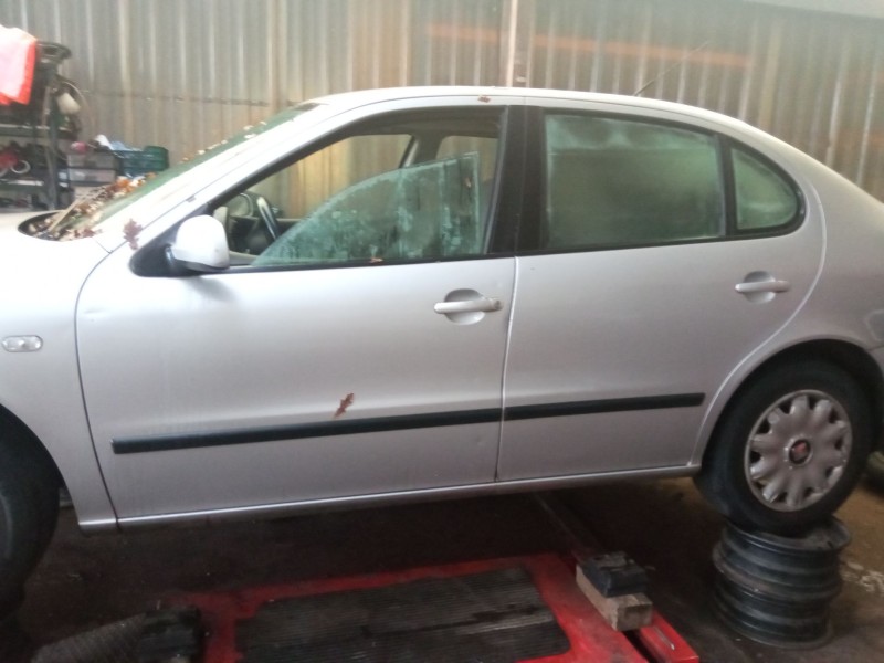 seat toledo del año 2001