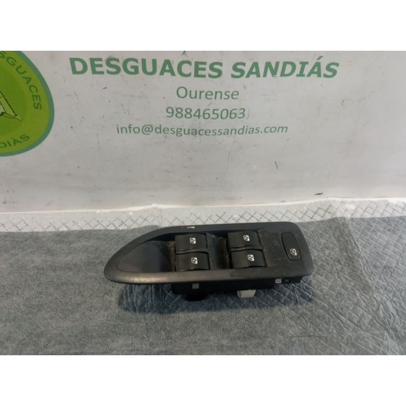 Recambio de mando elevalunas delantero izquierdo para renault laguna referencia OEM IAM 8200397299b  