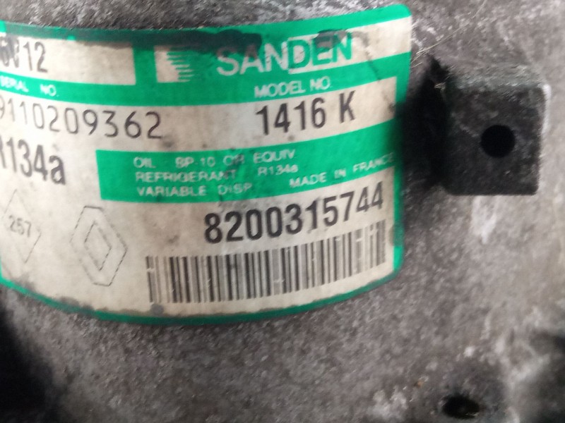 Recambio de compresor aire acondicionado para renault clio referencia OEM IAM 8200315744  