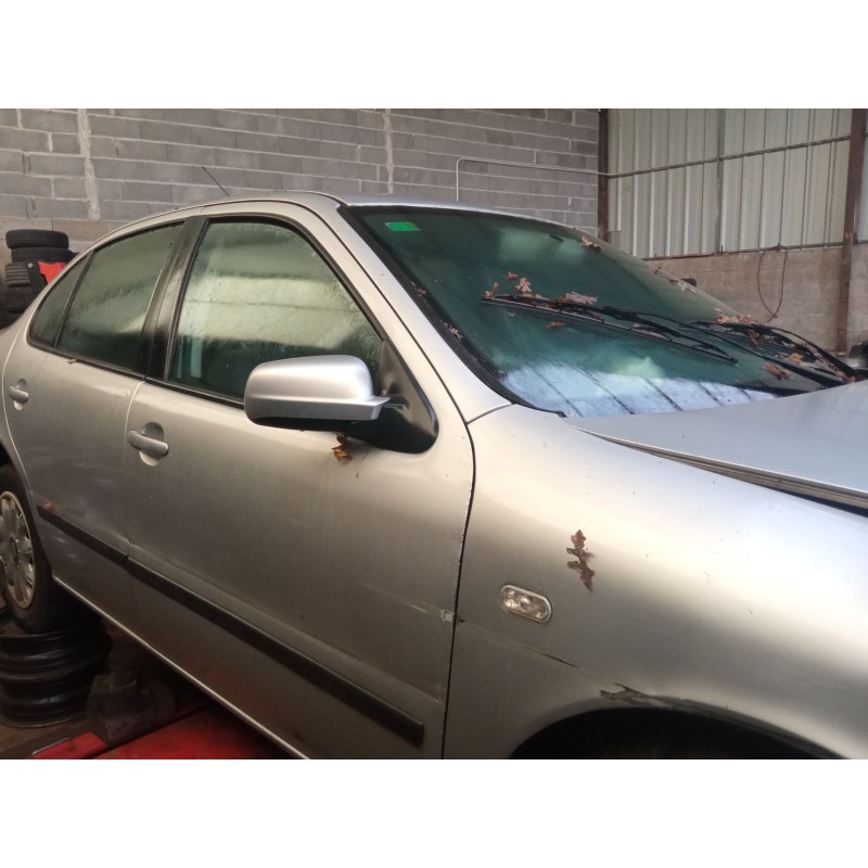 seat toledo del año 2001