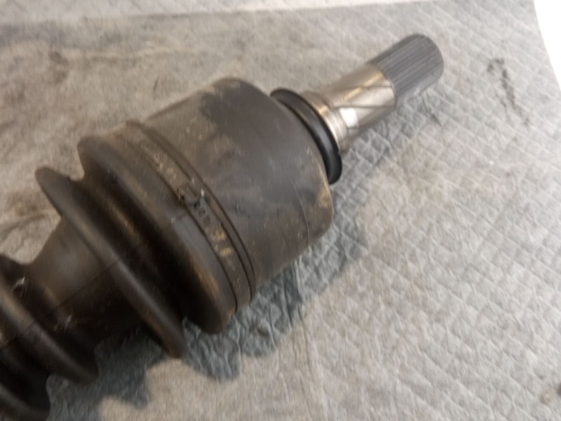 Recambio de palier izquierdo para renault laguna referencia OEM IAM 8201235787  