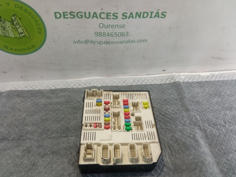 Recambio de caja reles / fusibles para renault laguna referencia OEM IAM 284B66052R519287A30  