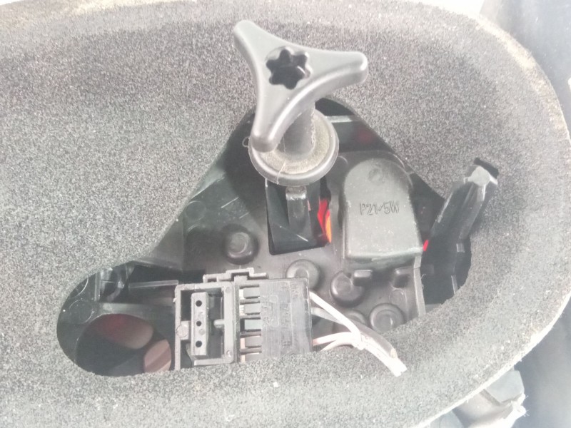 Recambio de piloto trasero derecho para renault laguna referencia OEM IAM   