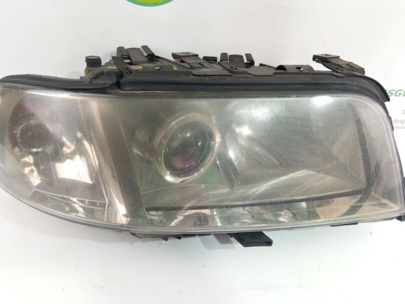 Recambio de faro derecho para audi a8 referencia OEM IAM   
