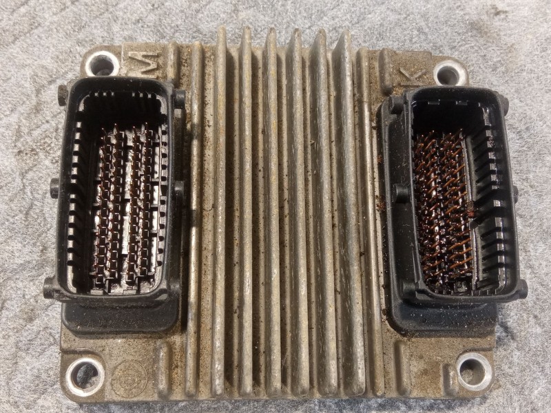 Recambio de centralita motor para opel corsa referencia OEM IAM 8972272258 09389429 