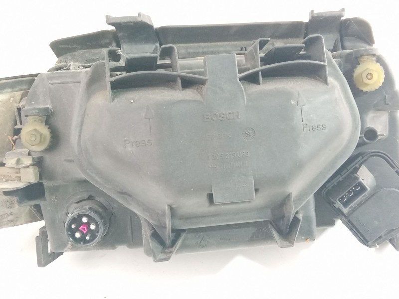 Recambio de faro izquierdo para audi a4 referencia OEM IAM   