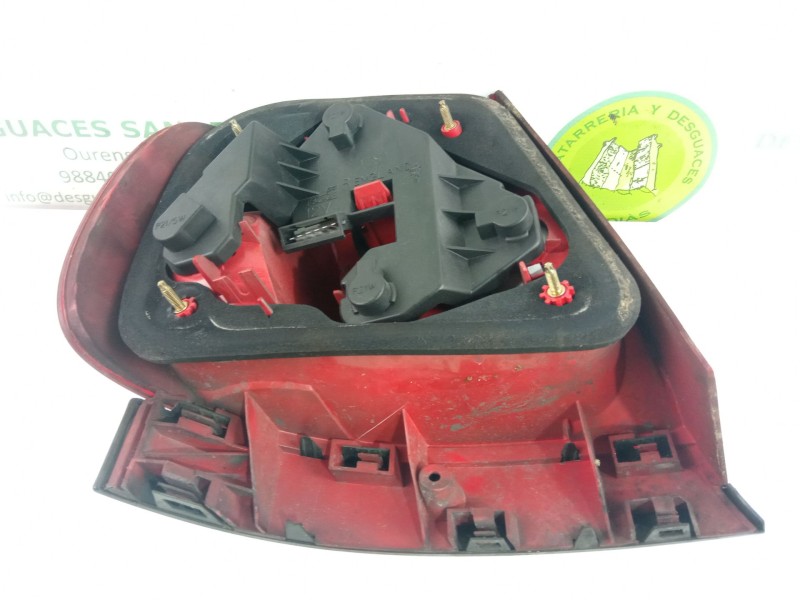 Recambio de piloto trasero derecho para audi a4 referencia OEM IAM   