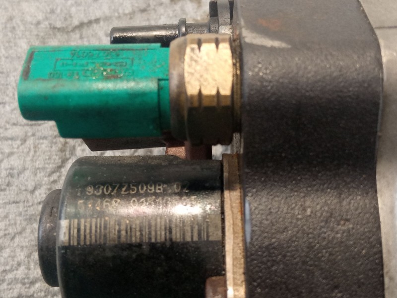 Recambio de bomba inyeccion para renault megane referencia OEM IAM 9303Z111B  