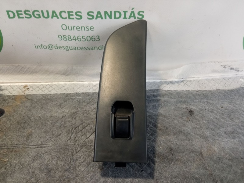 Recambio de mando elevalunas delantero derecho para nissan terrano referencia OEM IAM 809602X802  