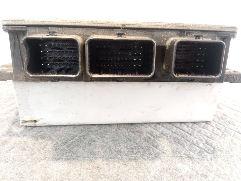 Recambio de centralita motor para renault clio referencia OEM IAM 8200399038-8200619409  