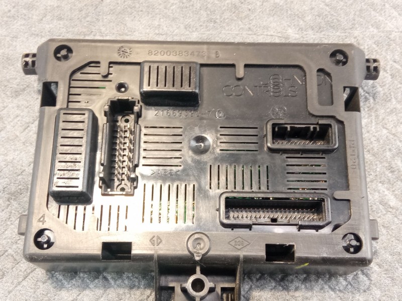 Recambio de caja reles / fusibles para renault clio referencia OEM IAM 8200383473-8200811816  