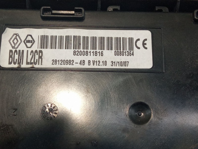 Recambio de caja reles / fusibles para renault clio referencia OEM IAM 8200383473-8200811816  