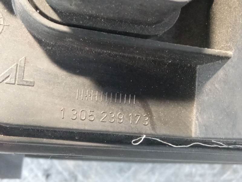 Recambio de faro delantero derecho para ford mondeo referencia OEM IAM 1305239173  CENTRALITA 1307329064