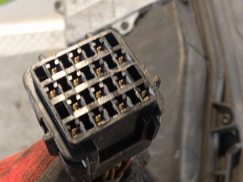 Recambio de faro delantero izquierdo para ford mondeo referencia OEM IAM 1305239172  CENTRALITA 1307329064