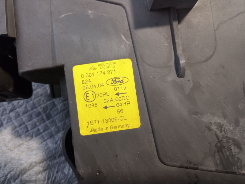 Recambio de faro delantero izquierdo para ford mondeo referencia OEM IAM 1305239172  CENTRALITA 1307329064