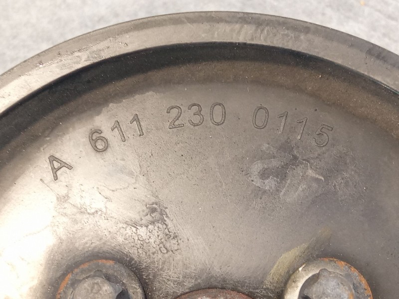 Recambio de bomba direccion asistida para mercedes benz e320 referencia OEM IAM A6112300115  