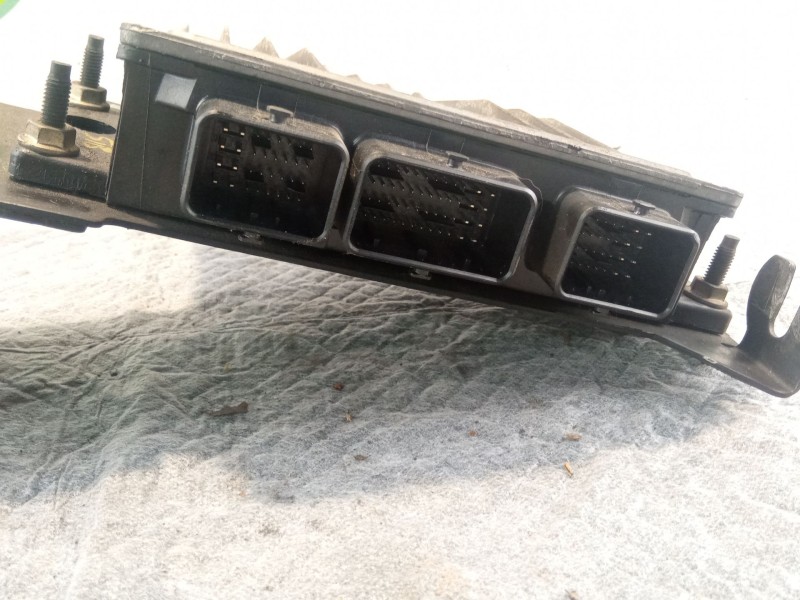 Recambio de centralita motor para renault megane referencia OEM IAM 8200374152-8200334419  