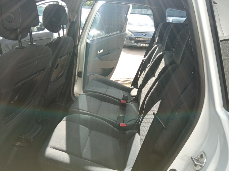 renault scenic del año 2010