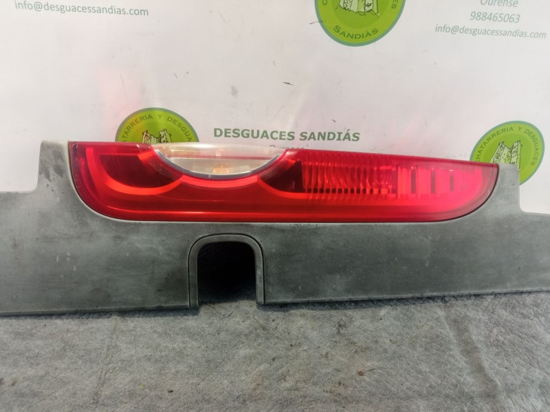 Recambio de piloto trasero derecho para nissan primastar referencia OEM IAM 93857722  