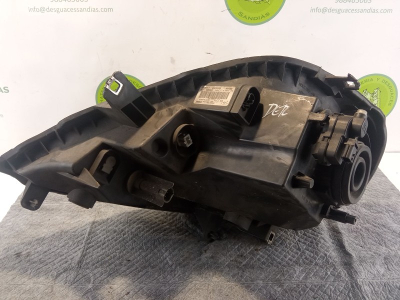 Recambio de faro delantero derecho para nissan primastar referencia OEM IAM 89313980  93859830