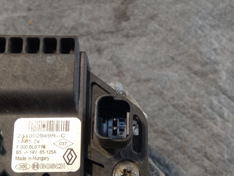 Recambio de alternador para dacia sandero referencia OEM IAM 231002949R  