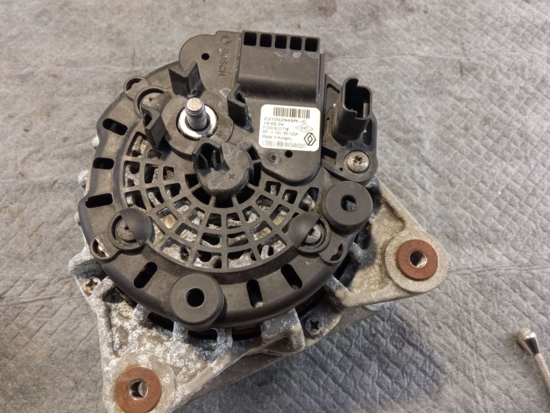 Recambio de alternador para dacia sandero referencia OEM IAM 231002949R  