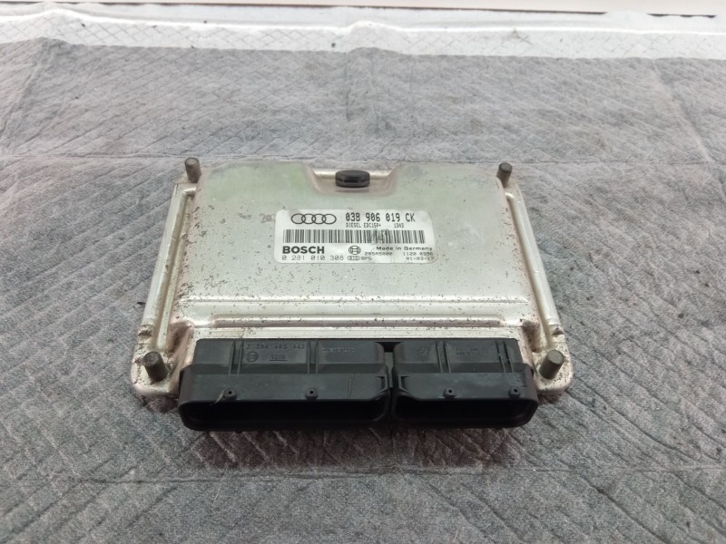 Recambio de centralita motor para audi a3 referencia OEM IAM 0389060190281010308  