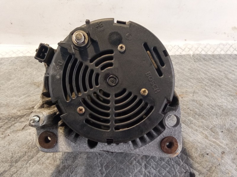 Recambio de alternador 70a/14v para volkswagen passat referencia OEM IAM 0123310001  028903025
