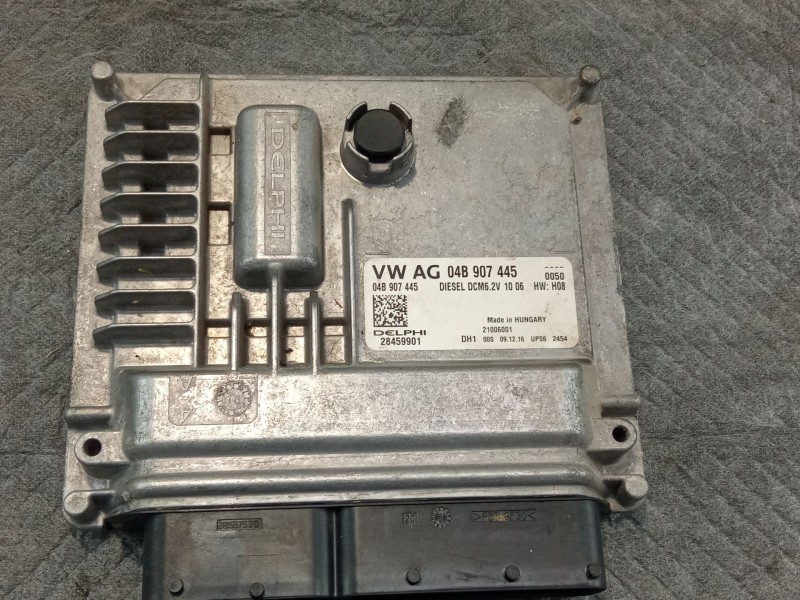 Recambio de centralita motor para seat ibiza referencia OEM IAM 04B90744528459901  