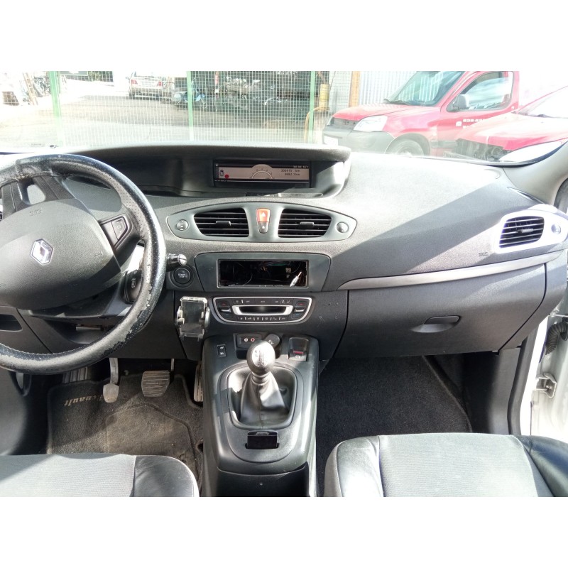 renault scenic del año 2010