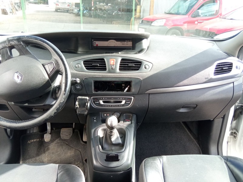 renault scenic del año 2010