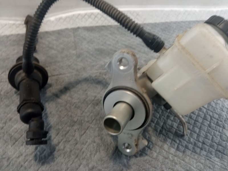 Recambio de bomba freno para dacia sandero referencia OEM IAM   