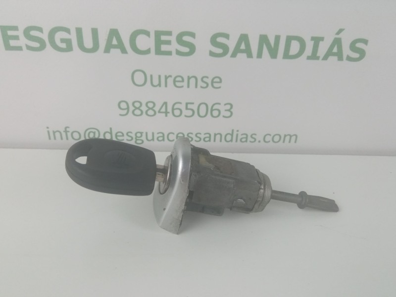 Recambio de bombillo puerta delantera izquierda para seat león referencia OEM IAM   