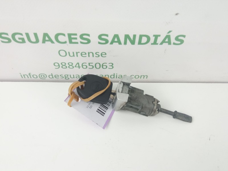 Recambio de bombillo puerta delantera izquierda para seat león referencia OEM IAM   