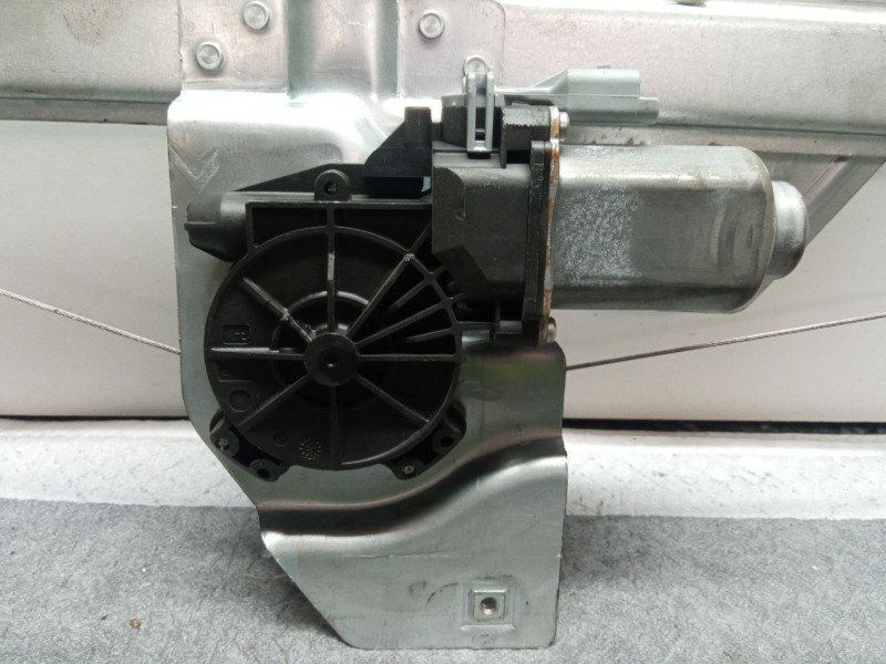 Recambio de elevalunas delantero derecho para peugeot partner referencia OEM IAM 9680557880  