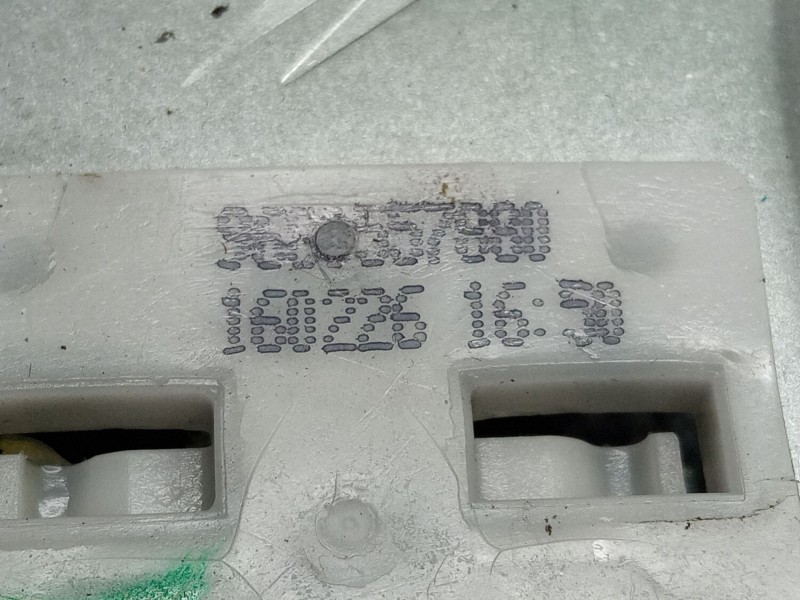 Recambio de elevalunas delantero derecho para peugeot partner referencia OEM IAM 9680557880  