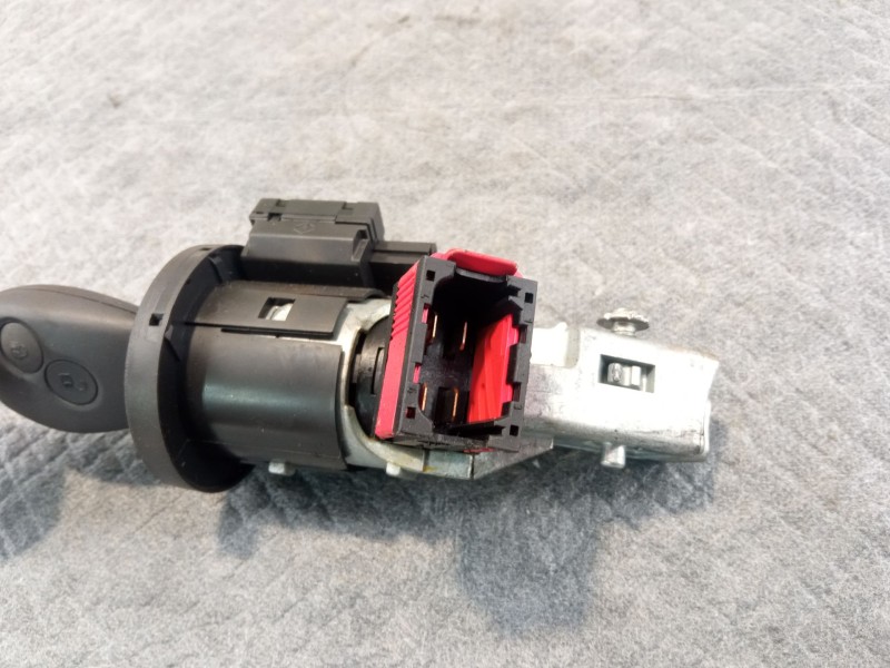 Recambio de antirrobo para renault clio referencia OEM IAM 8200214173  