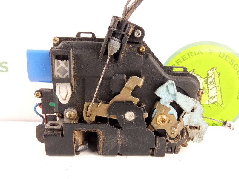 Recambio de cerradura puerta delantera derecha para volkswagen caddy referencia OEM IAM   